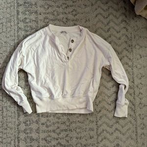 White American eagle cropped crew neck with buttons